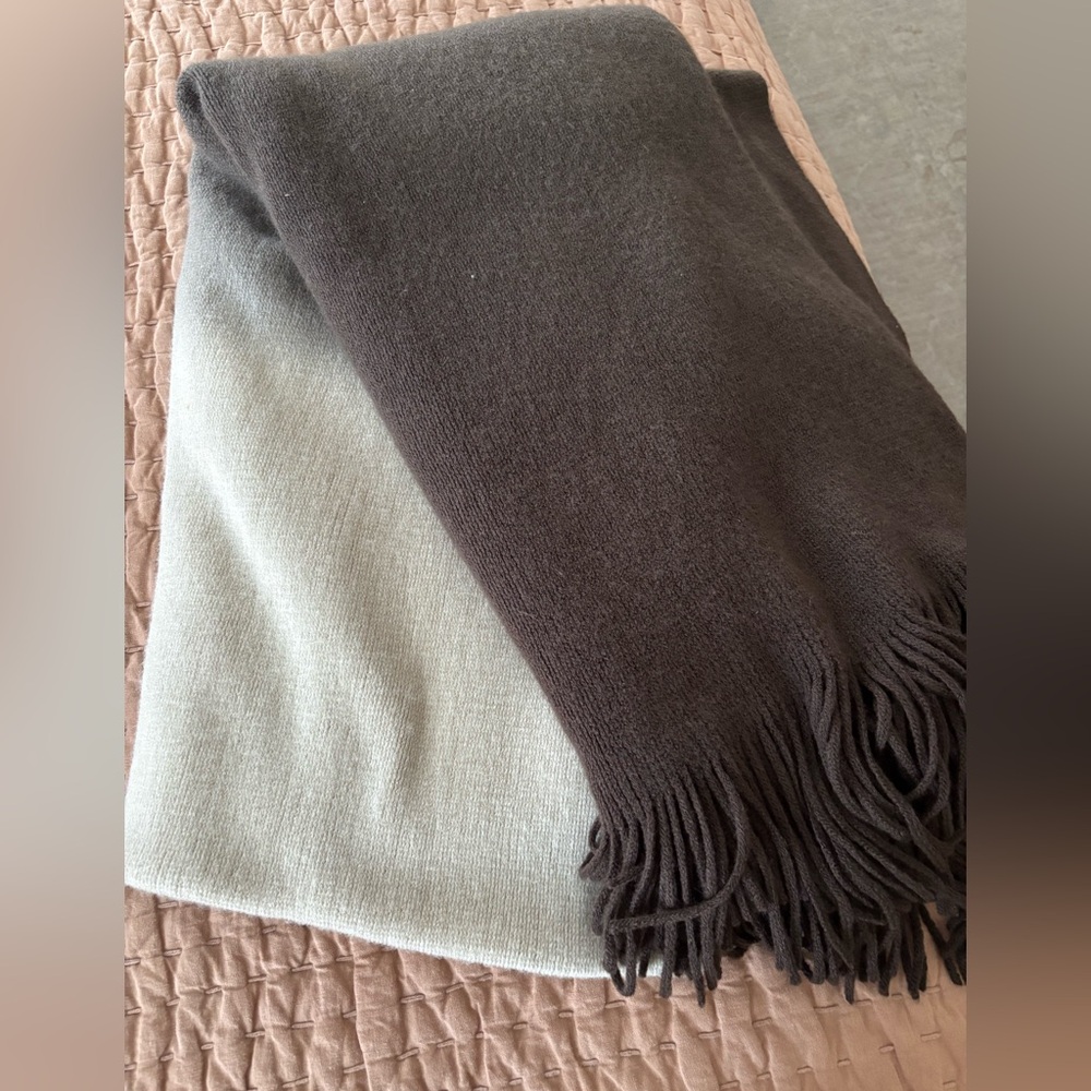 Elegant Two-Tone Fringe Throw Blanket